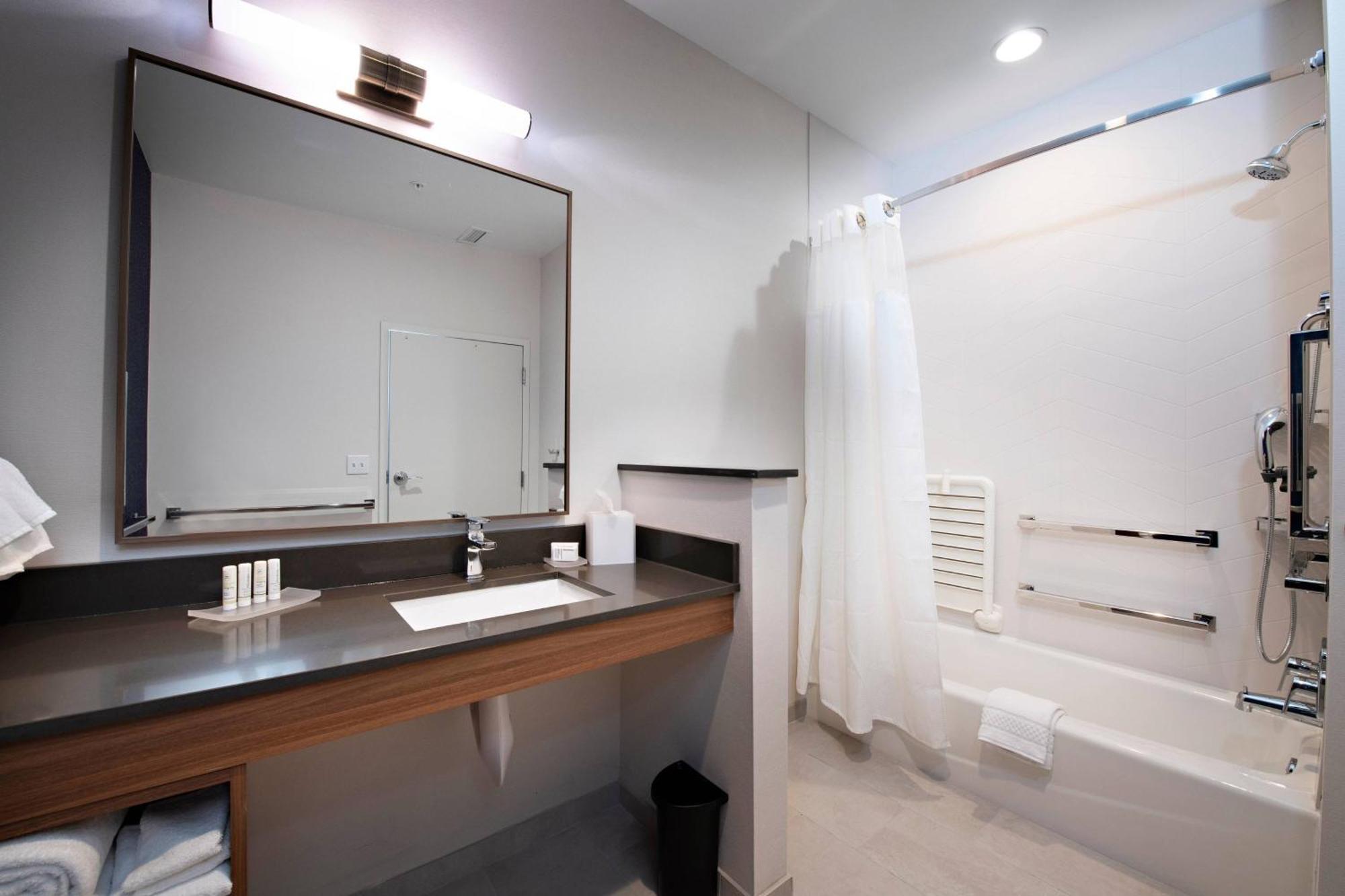 Fairfield Inn & Suites By Marriott Dayton North Murlin Heights Bagian luar foto