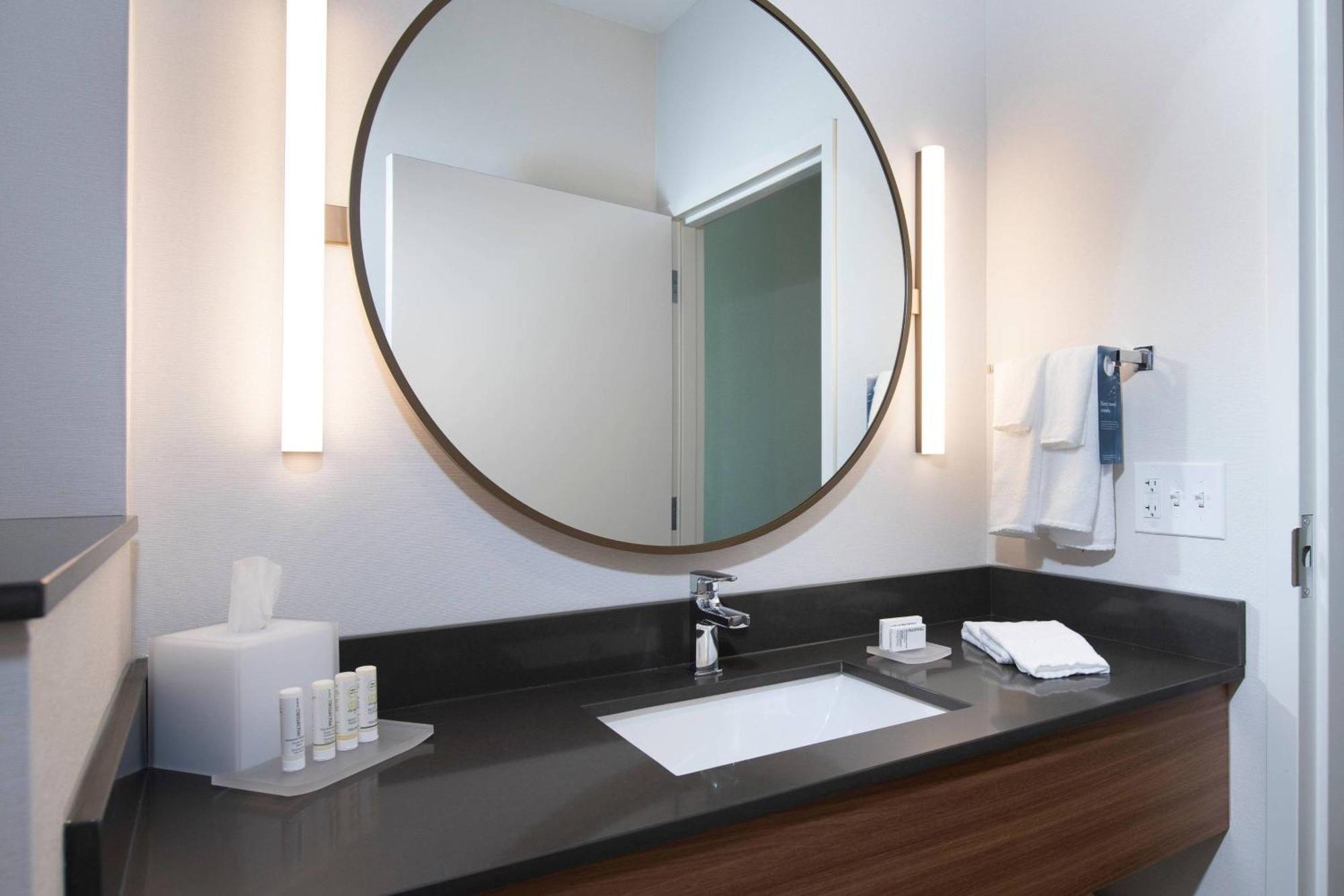 Fairfield Inn & Suites By Marriott Dayton North Murlin Heights Bagian luar foto